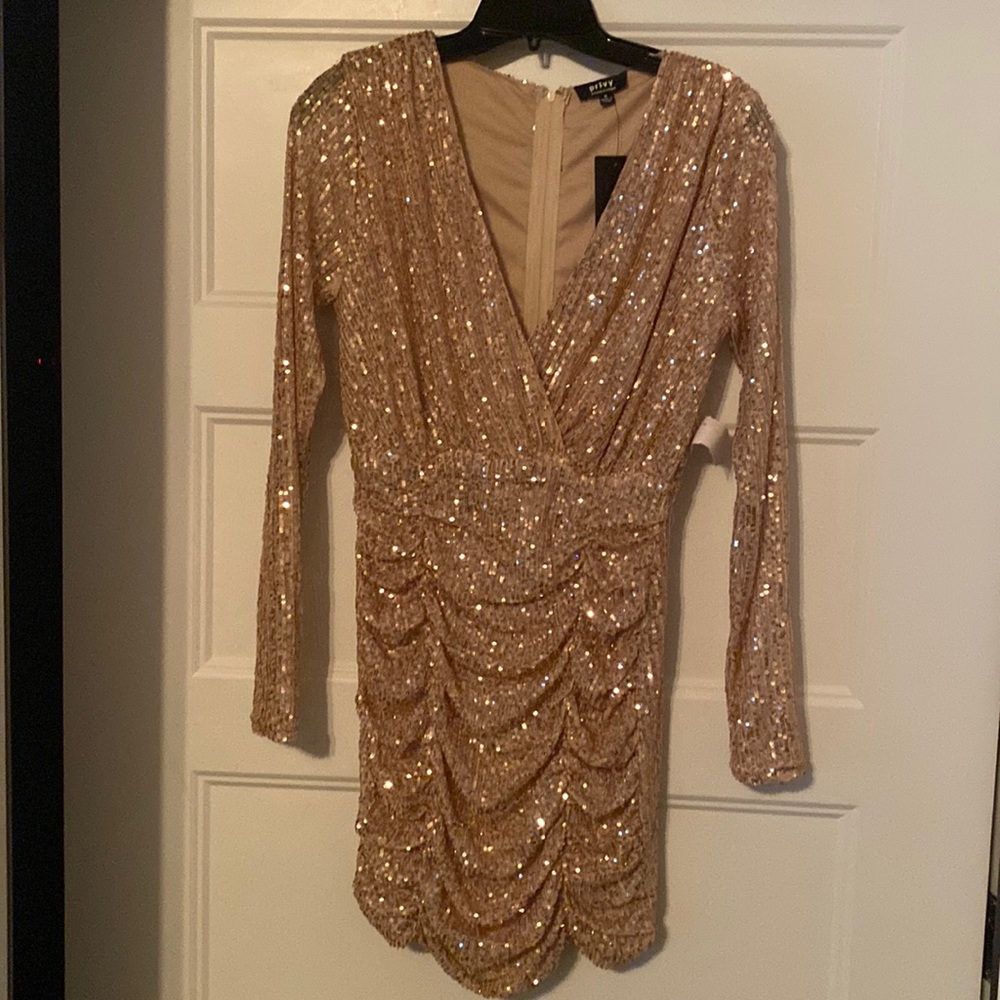 New with tags Gorgous size medium!